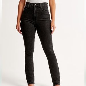 Abercrombie & Fitch (A&F) Curve Love Ultra High Rise 90s Slim Straight Jean